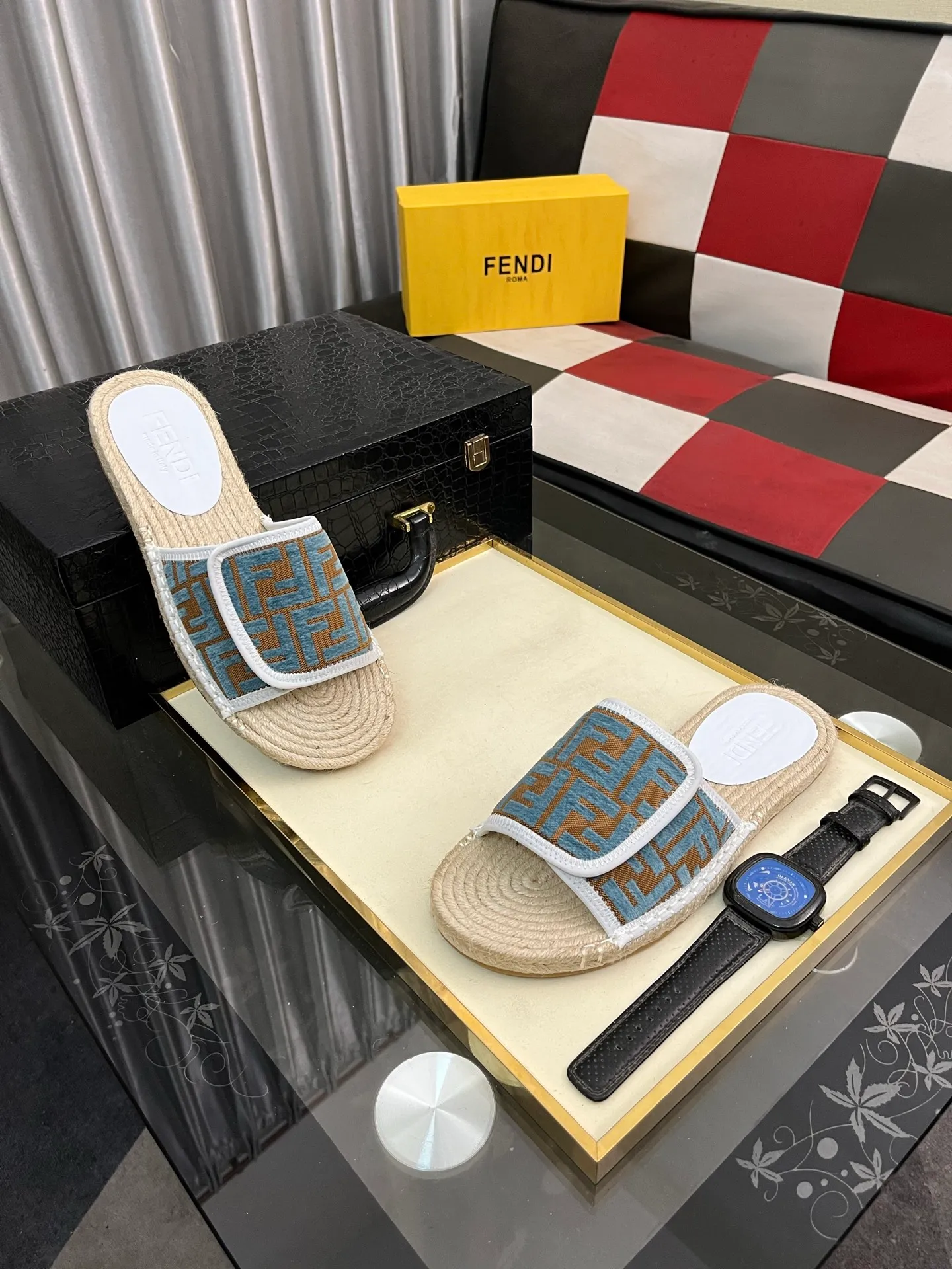 Men's shoes💰320⌚️⌚️[FENDI~Fendi slippers] High-end men's shoes brand official website 1:1 latest masterpiece: original mold customization, fabrics made of imported original materials, upgraded outsole, lighter, top quality in the market, simple and tasteful, a must-have for fashionistas, fashion is at your feet, full of confidence, the same style at the counter👍The season of summer slippers is here. Yardage: 38-44. Can be customized45.46.47